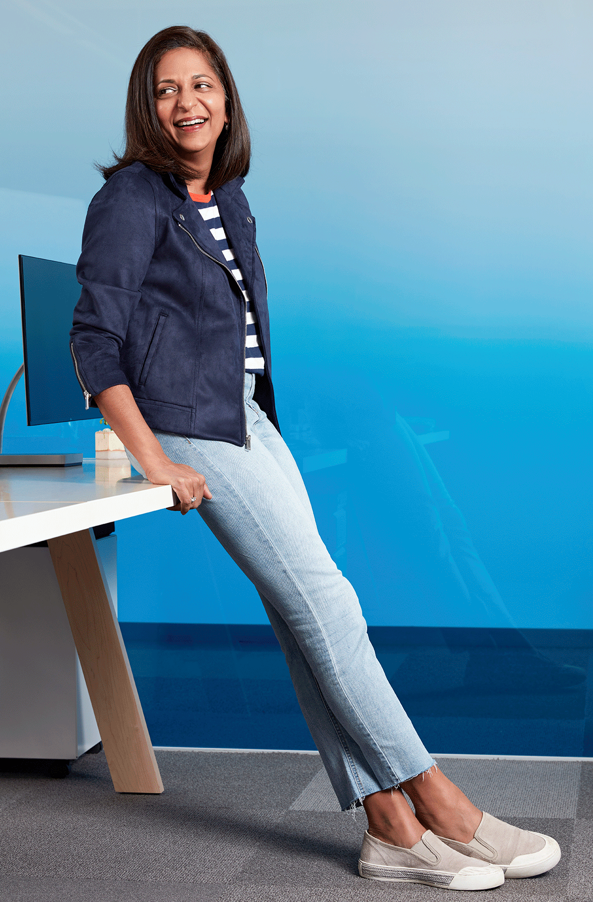 how-to-wear-jeans-at-work-248847-1519151755852-main