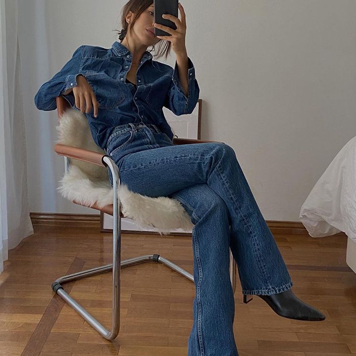 10 Denim Shirt Outfits That Are Casual and Cool
