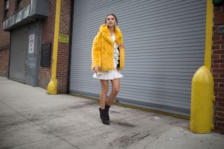 new-york-fashion-week-streetstyle-yellow-249258-1518474712089-main