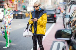 new-york-fashion-week-streetstyle-yellow-249258-1518474757116-main