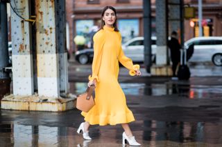 new-york-fashion-week-streetstyle-yellow-249258-1518474937413-main