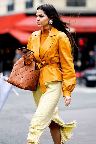yellow-outfits-249666-1518671955785-image