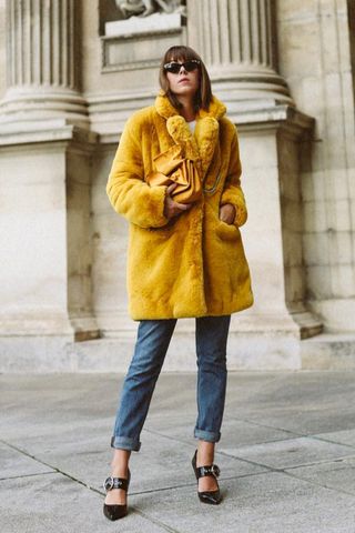 yellow-outfits-249666-1518671983232-image