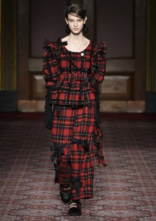 simone-rocha-runway-fall-winter-2018-249896-1518981954368-image