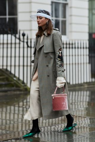 london-fashion-week-street-style-fall-2018-249978-1519173461047-image