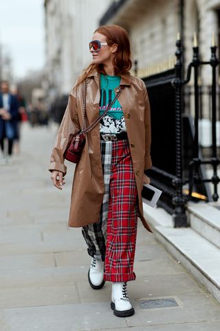 london-fashion-week-street-style-fall-2018-249978-1519173569549-image