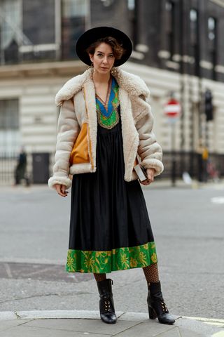 london-fashion-week-street-style-fall-2018-249978-1519173573521-image