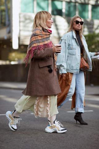 london-fashion-week-street-style-fall-2018-249978-1519173609276-image