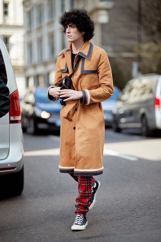 london-fashion-week-street-style-fall-2018-249978-1519173615420-image