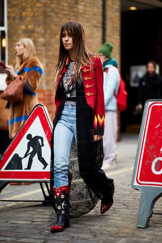 london-fashion-week-street-style-fall-2018-249978-1519173636209-image