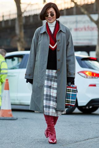 london-fashion-week-street-style-fall-2018-249978-1519173644919-image