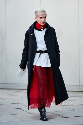 london-fashion-week-street-style-fall-2018-249978-1519173653719-image