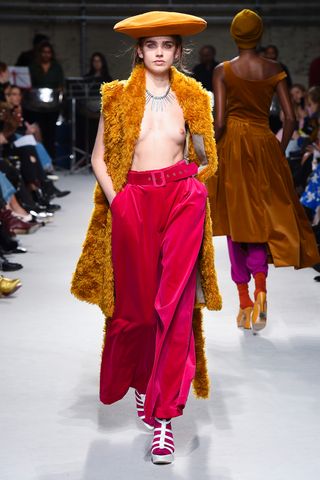 isa-arfen-runway-fall-winter-2018-250460-1519440643573-image