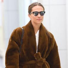 what-was-she-wearing-alicia-vikander-by-far-shoes-250525-1519606846954-square