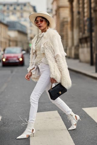 paris-fashion-week-street-style-fall-2018-250787-1519783427324-image