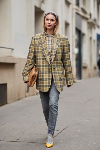 paris-fashion-week-street-style-fall-2018-250787-1520039943289-image