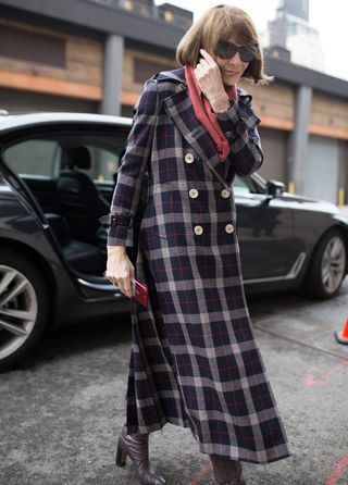 anna-wintour-wears-same-boots-for-fashion-month-250847-1519847467262-image