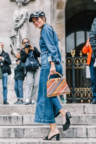 how-to-wear-flared-jeans-in-2018-251120-1520027400623-image