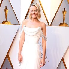 margot-robbie-oscars-dress-2018-251229-1520217318741-square