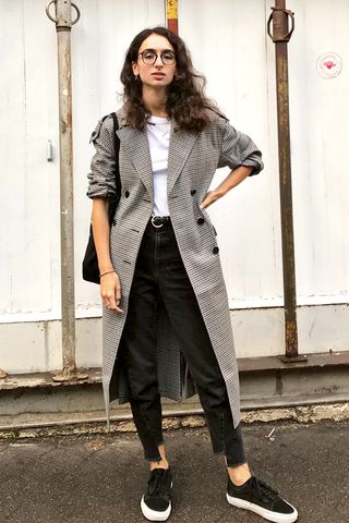 trench-coat-outfits-community-251618-1520471051771-image