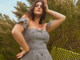reformation-launches-extended-sizing-253302-1522109735951-image