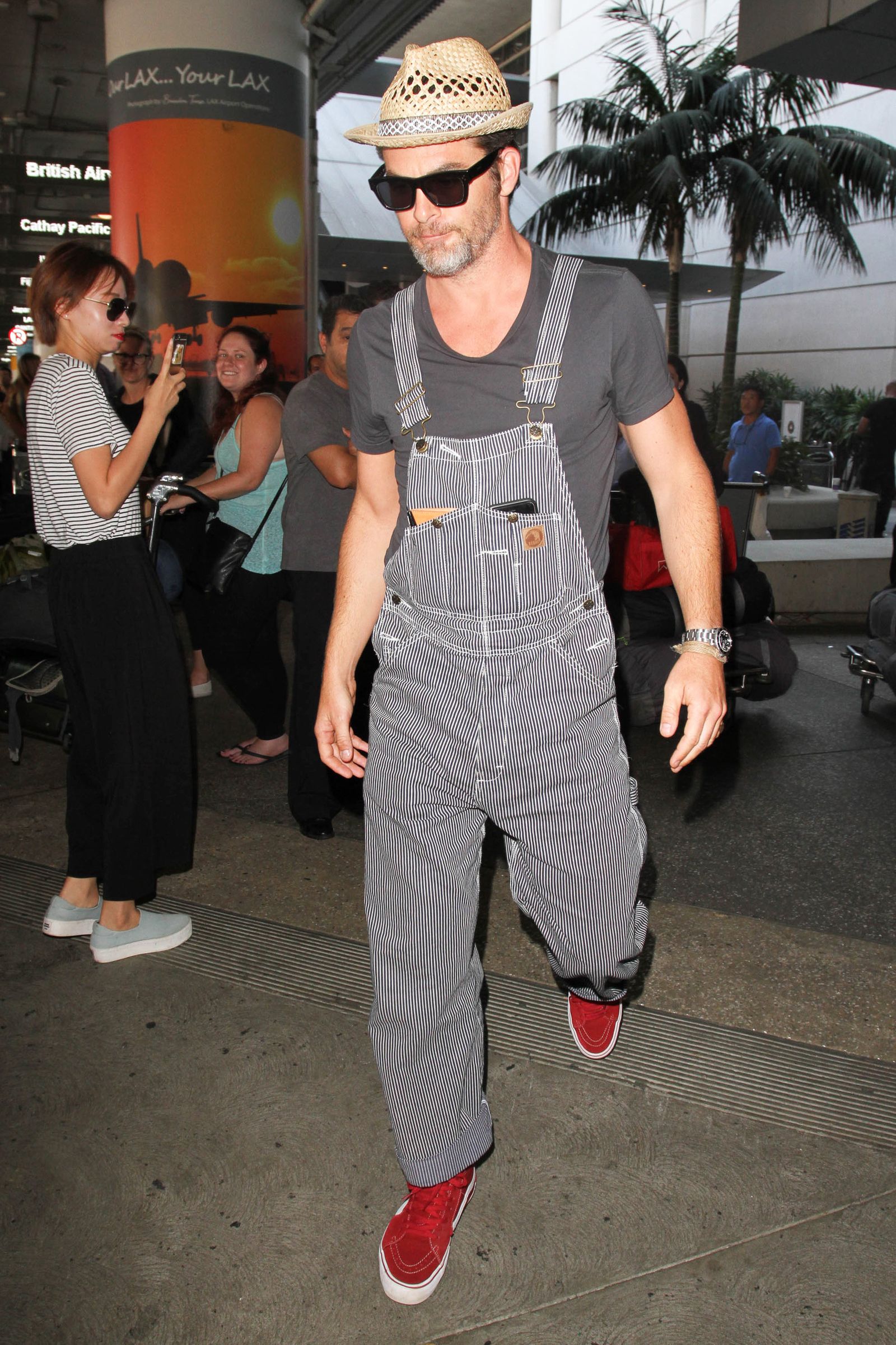 Chris Pine Has Been Wearing Overalls Since 2016 | Who What Wear