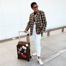 best-airport-outfits-253904-1550698465363-square