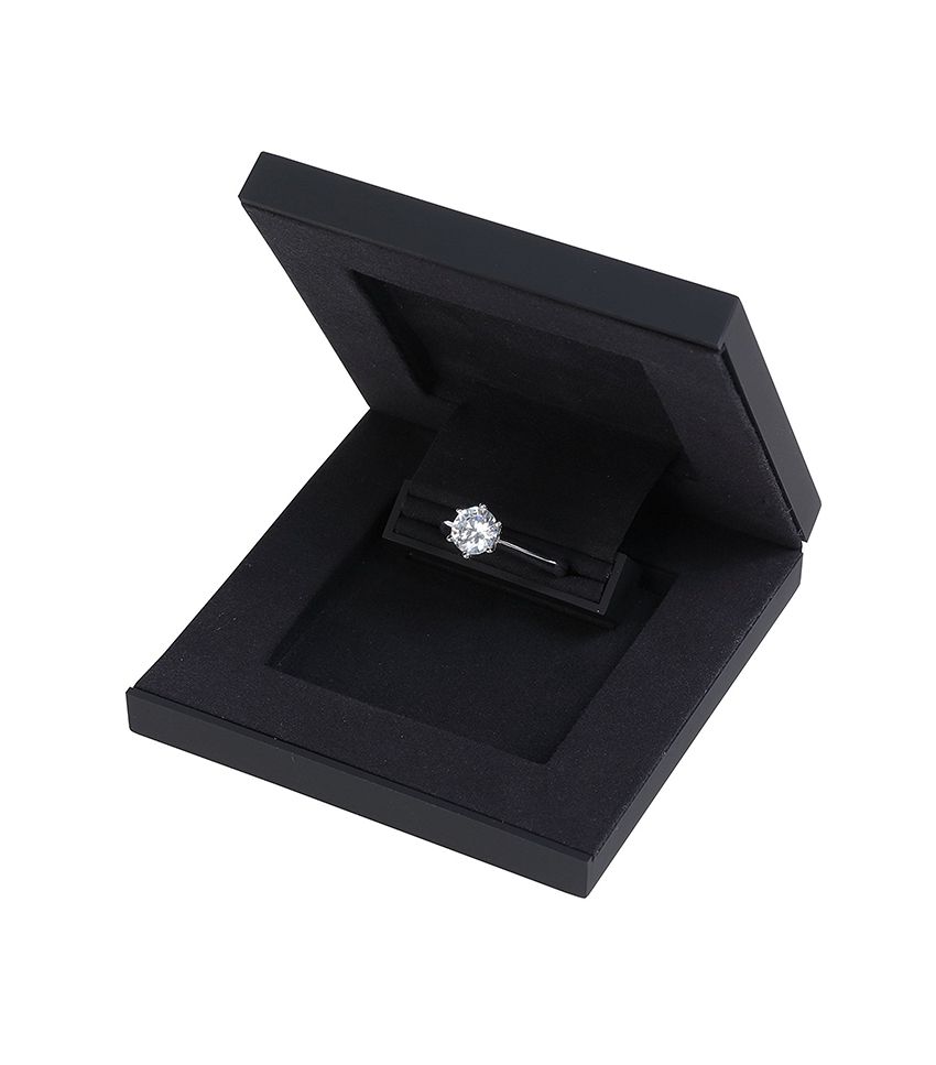 7 of the Prettiest Engagement Ring Boxes We've Seen | Who What Wear