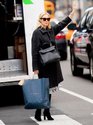 kelly-rutherford-zara-shopping-outfit-254283-1523049076951-image