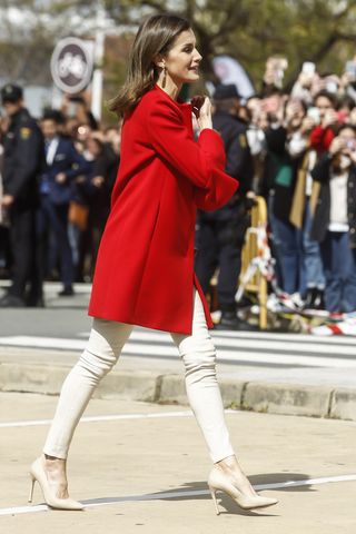 queen-letizia-pants-and-heels-outfit-combo-254603-1523461986742-main
