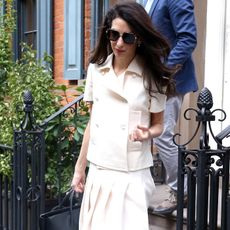 amal-clooney-wearing-off-white-heels-254837-1523643073588-square