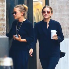 olsen-twins-wearing-thongs-255155-1524011888230-square