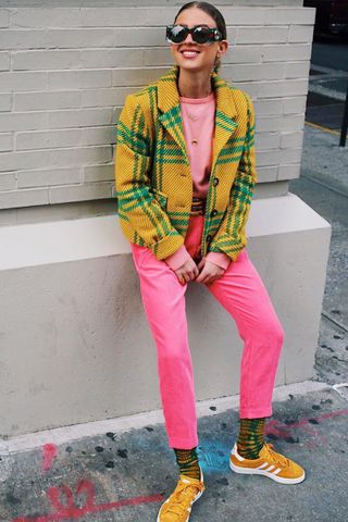 how-to-wear-bright-color-outfits-255164-1524026366642-image