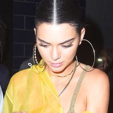 kendall-jenner-gold-choker-necklace-255371-1524194517001-square