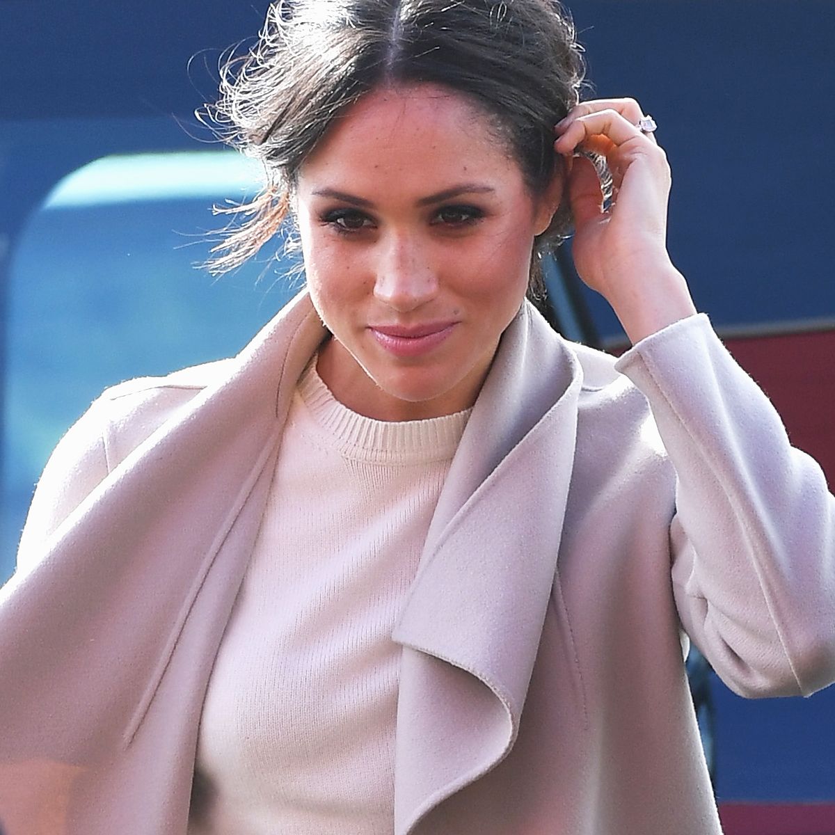 meghan markle green self portrait dress Wears Printed Self-Portrait Cold shoulder dress