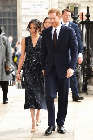 meghan-markle-flattering-outfit-255655-1524525493491-main