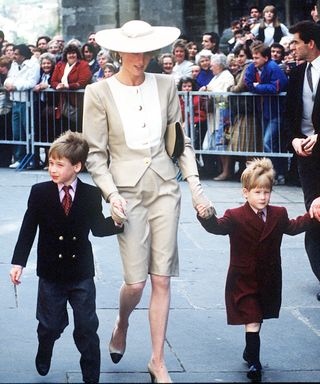what-princess-diana-wore-to-weddings-in-the-80s-and-90s-2728312