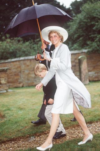 what-princess-diana-wore-to-weddings-in-the-80s-and-90s-2728313