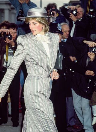 what-princess-diana-wore-to-weddings-in-the-80s-and-90s-2728316