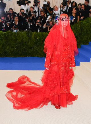 met-gala-most-memorable-dresses-256304-1525126078397-main