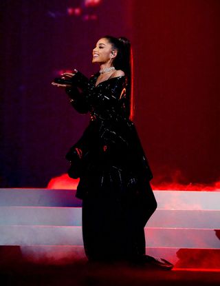 ariana-grande-outfits-256593-1525315929012-image