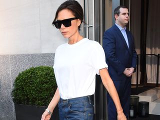 the-3-details-that-make-the-perfect-tee-according-to-victoria-beckham-2741666