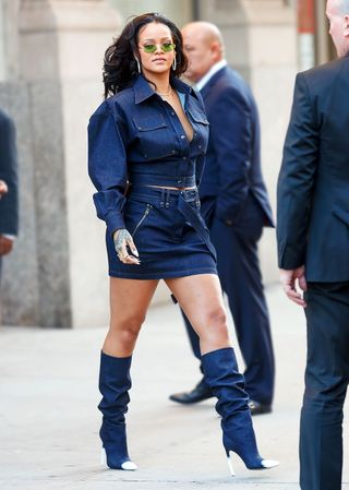 rihanna-will-always-be-the-queen-of-bold-styleheres-proof-2746248