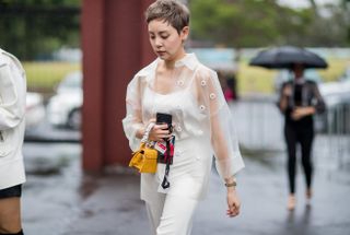 sydney-fashion-week-street-style-2018-256858-1526258947845-main