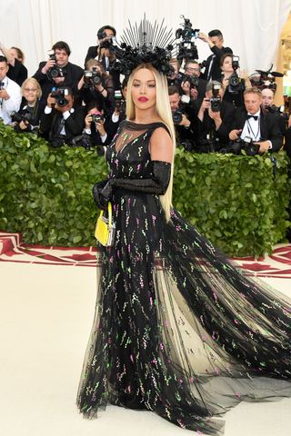 every-met-gala-red-carpet-look-worth-seeing-2749791