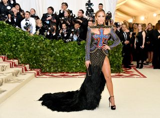 every-met-gala-red-carpet-look-worth-seeing-2749811