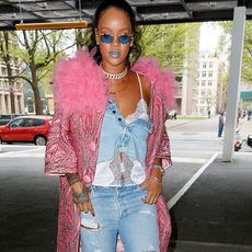 rihanna-savage-x-fenty-lingerie-collection-257355-1525986745280-square