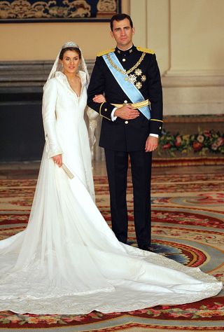 most-expensive-royal-wedding-dresses-257758-1526396690824-main