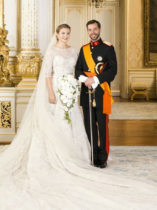 most-expensive-royal-wedding-dresses-257758-1526397313520-main
