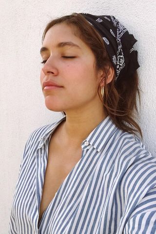 how-to-tie-a-scarf-on-your-head-258047-1527141740747-image